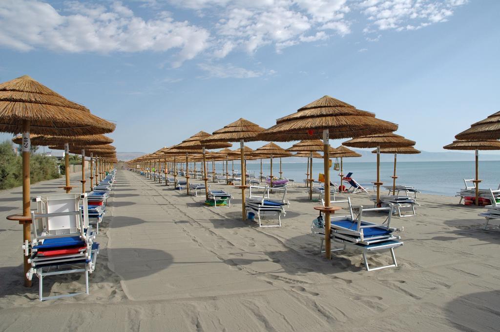 African Beach Hotel-Residence Manfredonia Exteriör bild