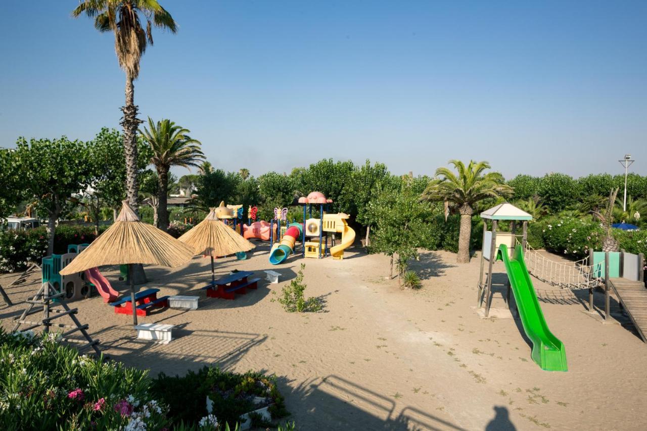 African Beach Hotel-Residence Manfredonia Exteriör bild