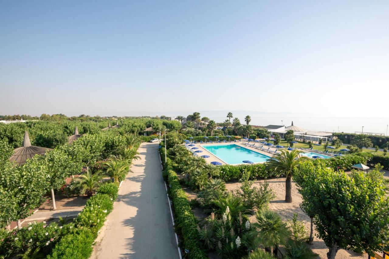 African Beach Hotel-Residence Manfredonia Exteriör bild