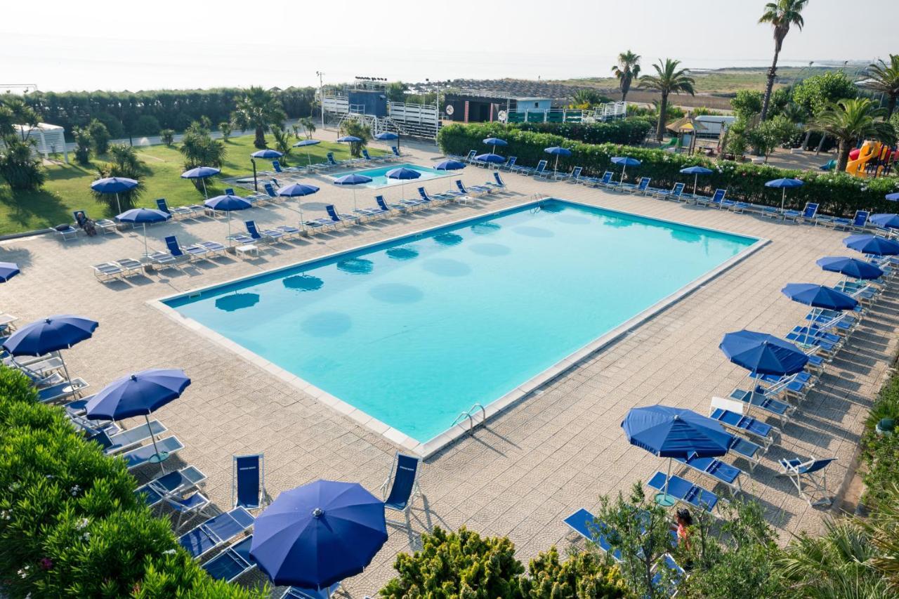 African Beach Hotel-Residence Manfredonia Exteriör bild